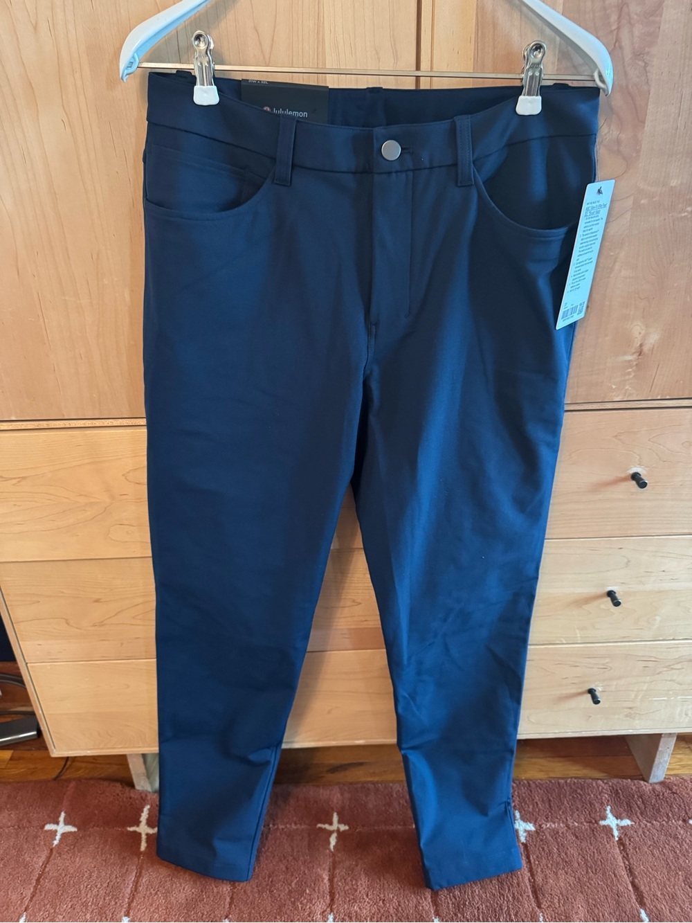 Lululemon ABC Slim-Fit 5Pkt Pant in Dark Navy 32L x 31 - Picture 2 of 3